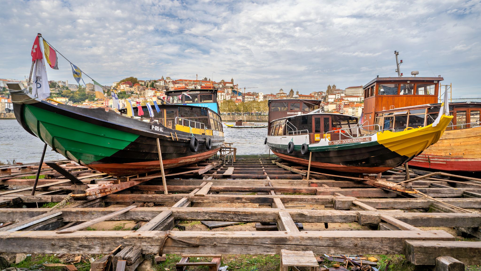 Socrenaval - Estaleiro Naval do Rio Douro, die letzte verbliebene Werft, in der traditionelle Douro-Schiffe wie Rabelo-Boote gebaut und restauriert werden